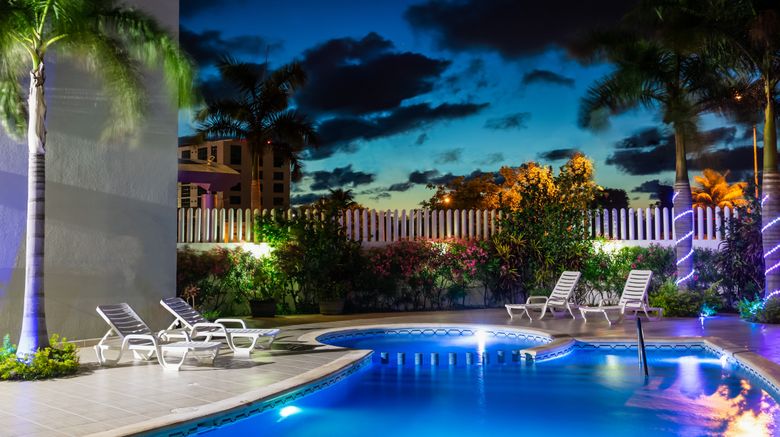 <b>One Cancun Centro Pool</b>. Images powered by <a href="https://www.leonardoworldwide.com/" title="Leonardo Worldwide" target="_blank">Leonardo</a>.