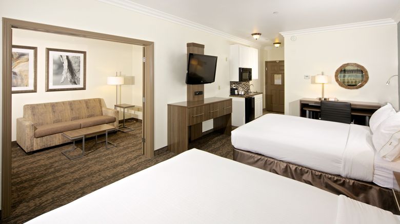 <b>Holiday Inn Express & Suites Paso Robles Suite</b>. Images powered by <a href="https://www.leonardoworldwide.com/" title="Leonardo Worldwide" target="_blank">Leonardo</a>.