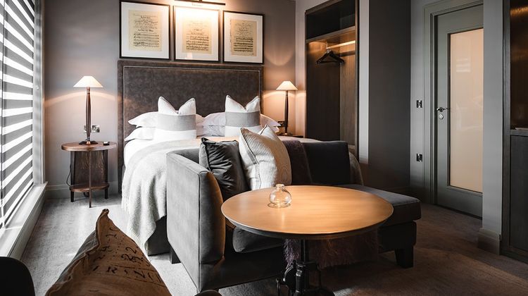 Dakota Leeds Room