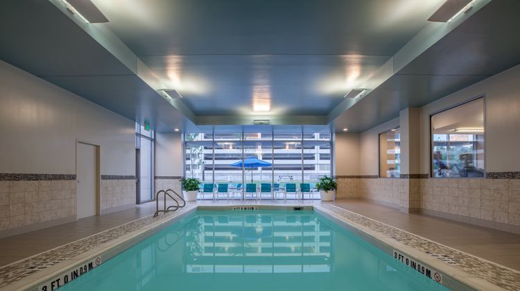 Holiday Inn Cleveland Clinic Pool