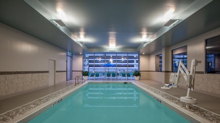 Holiday Inn Cleveland Clinic Pool