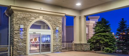 Holiday Inn Express Exterior