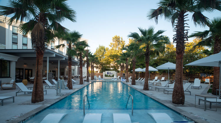 Hotel Indigo Mount Pleasant Pool