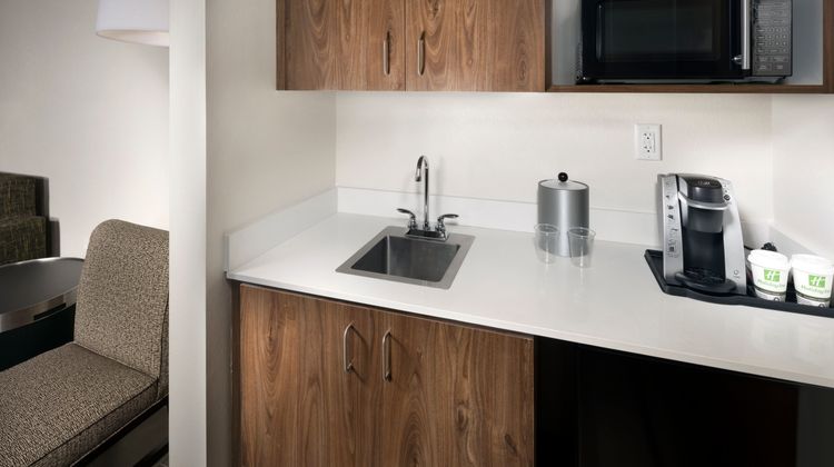 Holiday Inn & Stes Arden-Asheville Arpt Suite