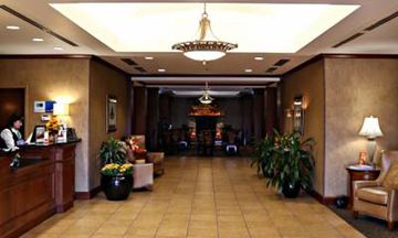 Holiday Inn Express Hotel & Suites