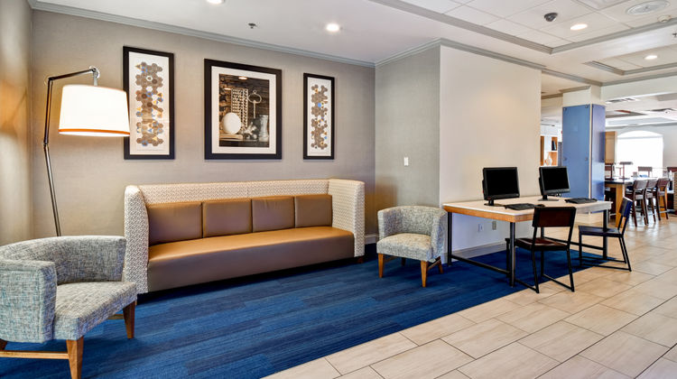 Holiday Inn Express Hotel & Suites Lobby