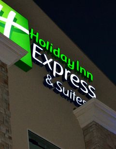 Holiday Inn Express & Suites St. Joseph
