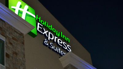 Holiday Inn Express & Suites St. Joseph