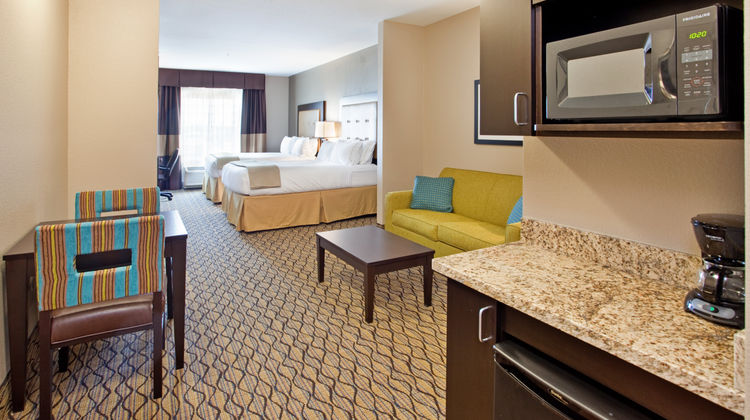 Holiday Inn Express & Suites St. Joseph Suite