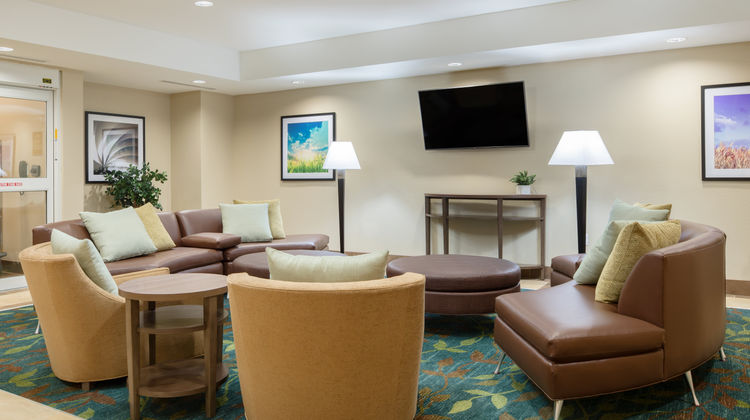 Candlewood Suites Columbia Hwy 63 & I-70 Lobby