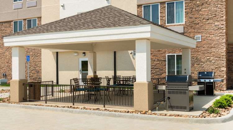Candlewood Suites Columbia Hwy 63 & I-70 Exterior