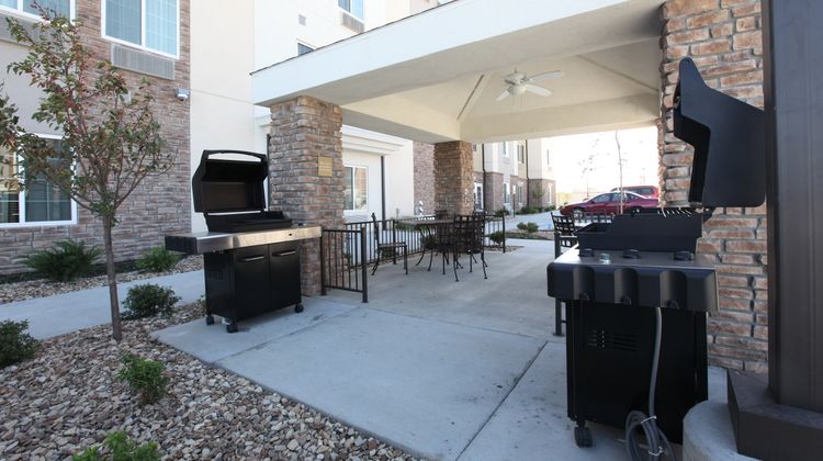 Candlewood Suites Columbia Hwy 63 & I-70 Exterior