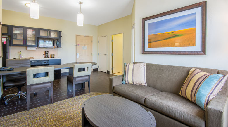 <b>Candlewood Suites Jefferson City Room</b>. Images powered by <a href="https://www.leonardoworldwide.com/" title="Leonardo Worldwide" target="_blank">Leonardo</a>.