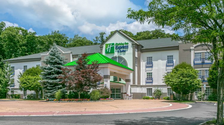 Holiday Inn Express Hotel & Suites Exterior
