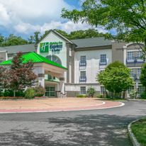 Holiday Inn Express Hotel & Suites
