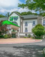 Holiday Inn Express Hotel & Suites