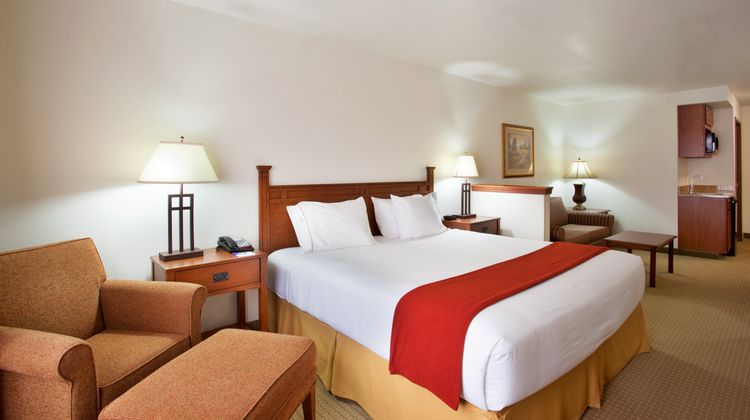 Holiday Inn Express Hotel & Suites Suite