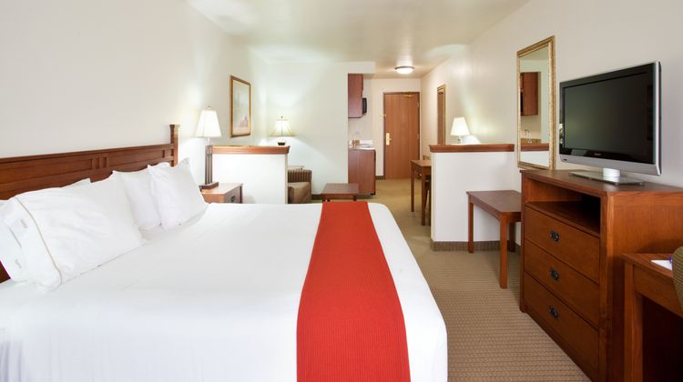 Holiday Inn Express Hotel & Suites Suite