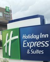 Holiday Inn Express & Suites-Medical Ctr