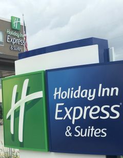Holiday Inn Express & Suites-Medical Ctr