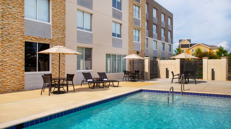 Holiday Inn Express Chesapeake-Norfolk Exterior