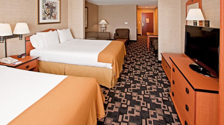 Holiday Inn Express & Suites Greenwood Suite