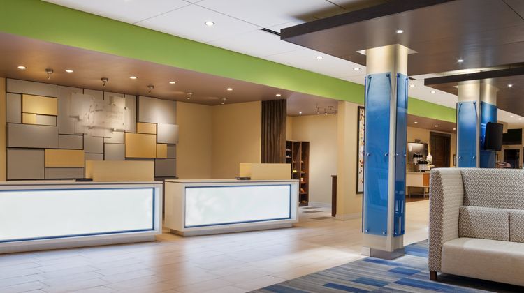 Holiday Inn Express & Suites Edinburg Lobby