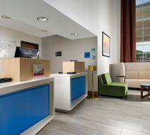 Holiday Inn Express/Stes Charlottesville Lobby