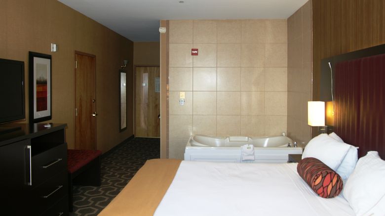 <b>Holiday Inn Express Hotel & Suites Room</b>. Images powered by <a href="https://www.leonardoworldwide.com/" title="Leonardo Worldwide" target="_blank">Leonardo</a>.