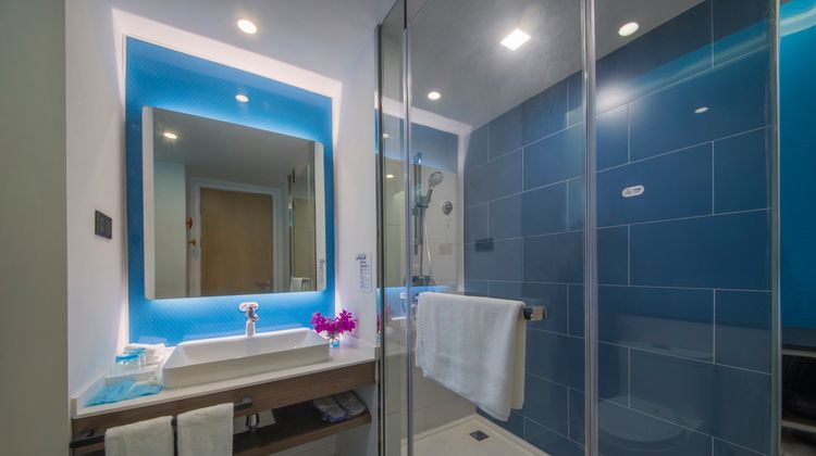 Holiday Inn Express Jinshan Room