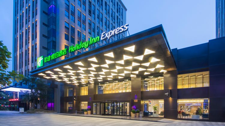 Holiday Inn Express Jinshan Exterior