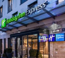 Holiday Inn Express City East Exterior