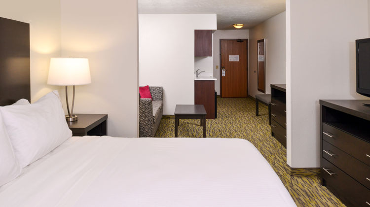 Holiday Inn Express & Suites Omaha West Room