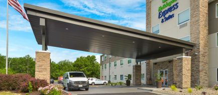 Holiday Inn Express & Stes 120th & Maple Exterior