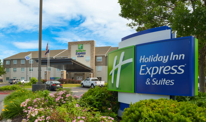 Holiday Inn Express & Stes 120th & Maple Exterior