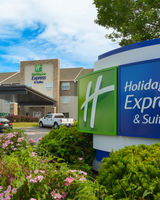 Holiday Inn Express & Stes 120th & Maple