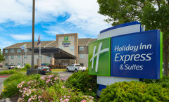 Holiday Inn Express & Stes 120th & Maple