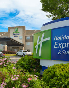 Holiday Inn Express & Stes 120th & Maple