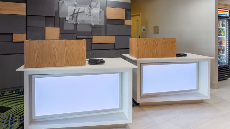 Holiday Inn Express Hotel & Suites Lobby