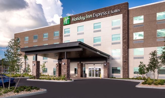 Holiday Inn Express & Suites Punta Gorda Exterior