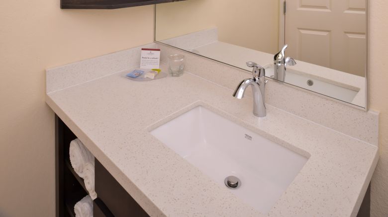 <b>Candlewood Suites Room</b>. Images powered by <a href="https://www.leonardoworldwide.com/" title="Leonardo Worldwide" target="_blank">Leonardo</a>.