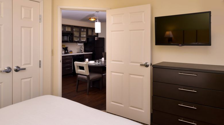 <b>Candlewood Suites Suite</b>. Images powered by <a href="https://www.leonardoworldwide.com/" title="Leonardo Worldwide" target="_blank">Leonardo</a>.