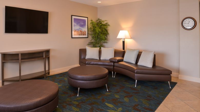 <b>Candlewood Suites Lobby</b>. Images powered by <a href="https://www.leonardoworldwide.com/" title="Leonardo Worldwide" target="_blank">Leonardo</a>.
