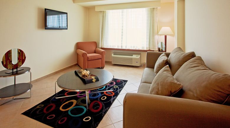 <b>Holiday Inn Suite</b>. Images powered by <a href="https://www.leonardoworldwide.com/" title="Leonardo Worldwide" target="_blank">Leonardo</a>.