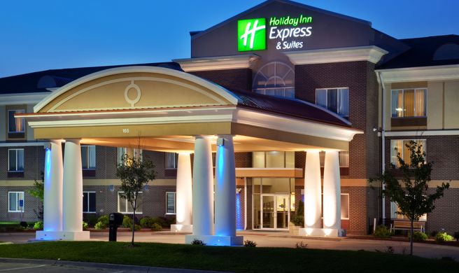 Holiday Inn Express & Suites Altoona Exterior