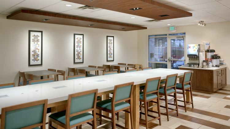 Holiday Inn Express & Suites Restaurant