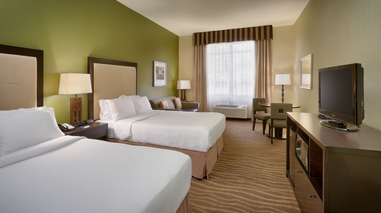 Holiday Inn Express & Suites Room