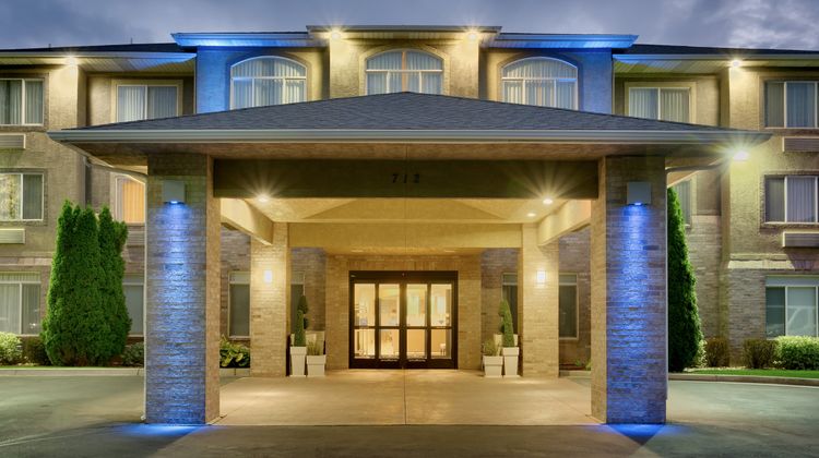 Holiday Inn Express & Suites Exterior
