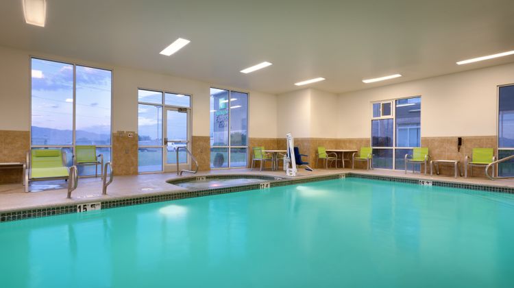 Holiday Inn Express & Suites Pool