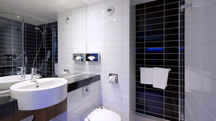 Holiday Inn Express Odysseum Room